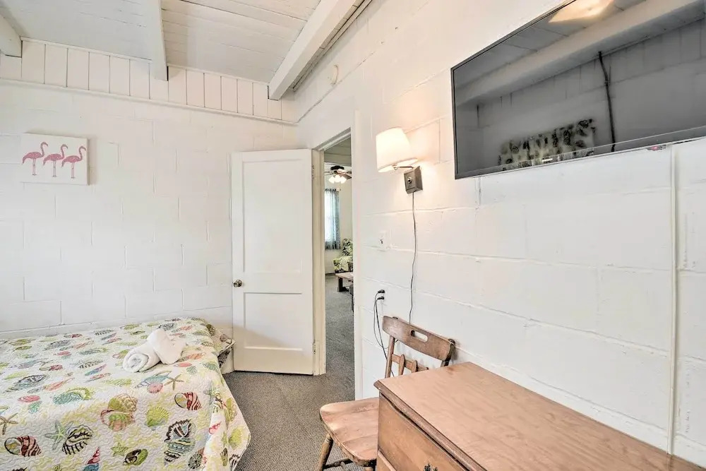 Steps to Ocean: Breezy Myrtle Beach Bungalow!
