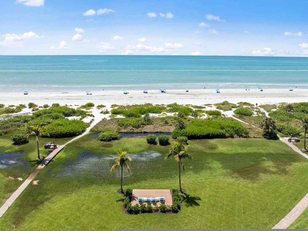 Loggerhead Cay 302 w Bikes Pool on Beach