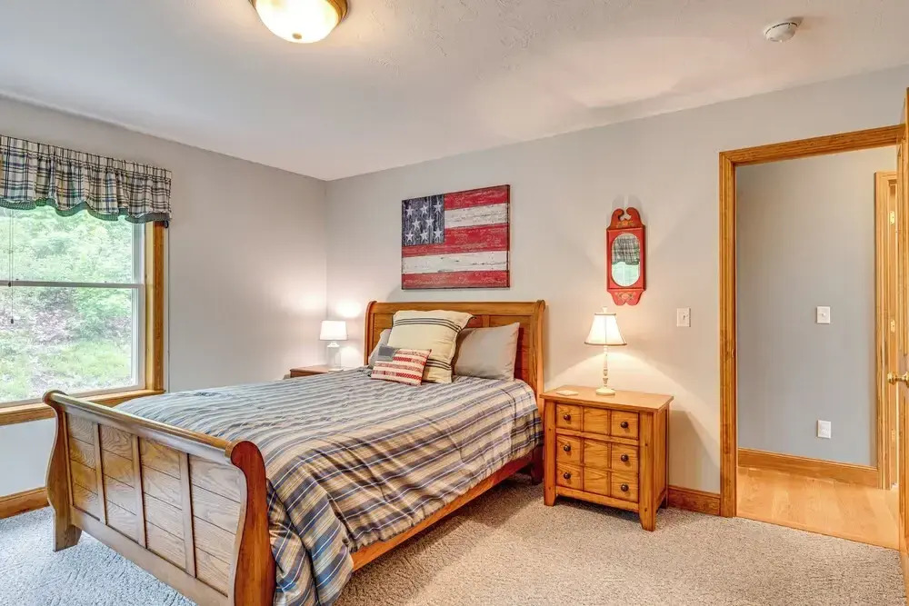 Ski, Hike & Fish: Chalet w/ Hot Tub in Conway