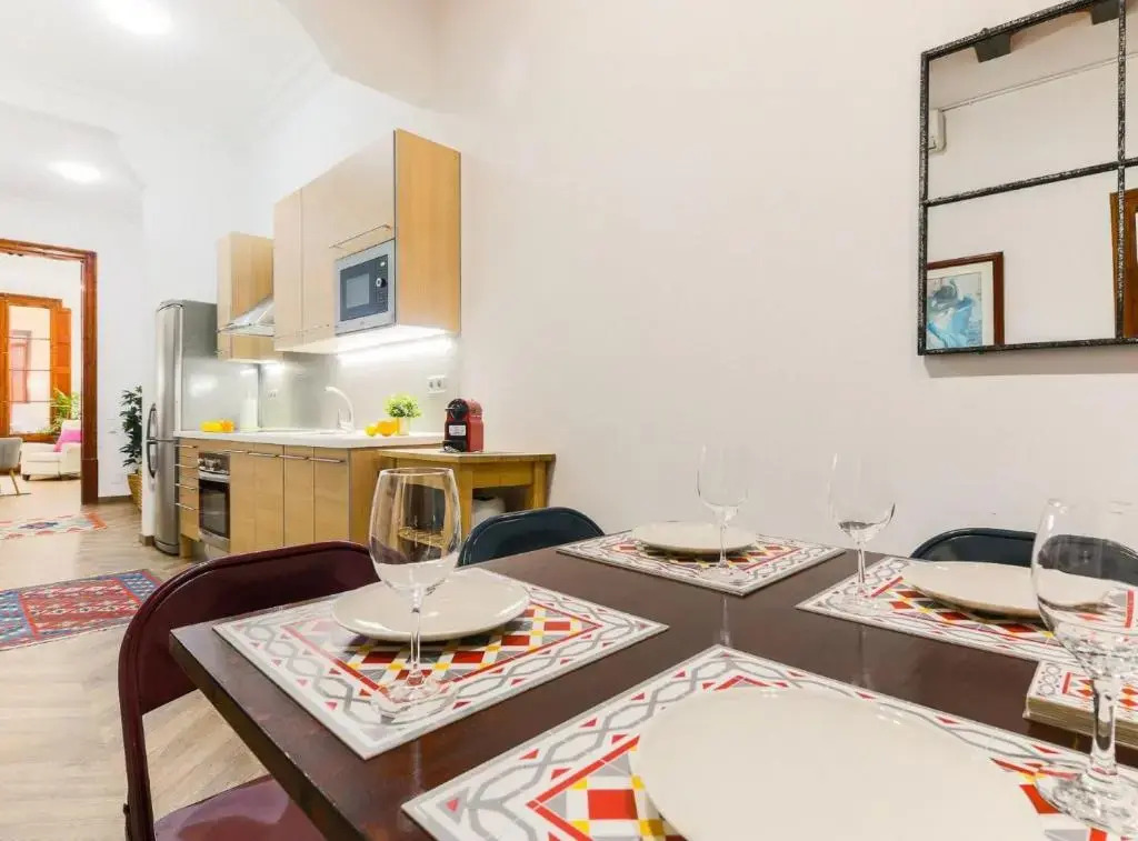 Great Spacious Apartment in the Gothic District City Center