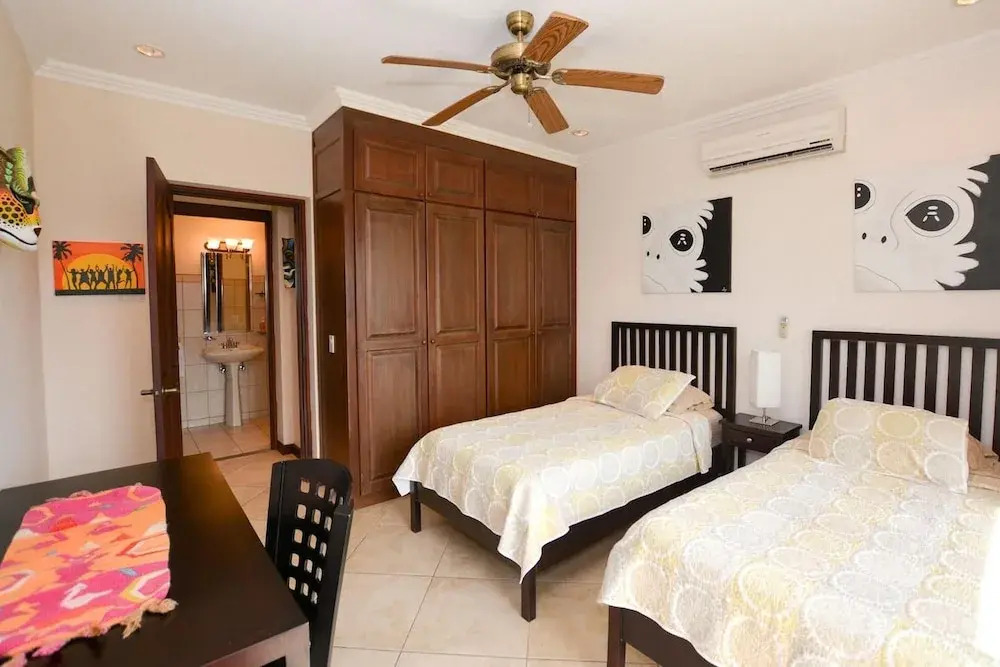 Fifth-Floor Condo with Breathtaking Ocean Views, Stylish Interior & Prime Location Near Flamingo Beach