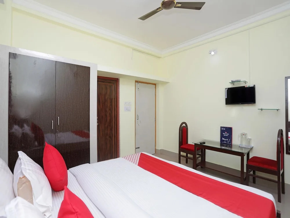 OYO 13859 Soveet Residency