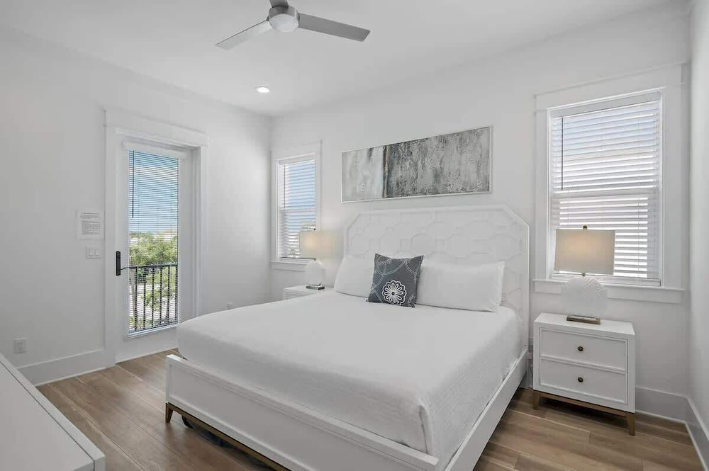 3-story Comfortable Home Near the Beach