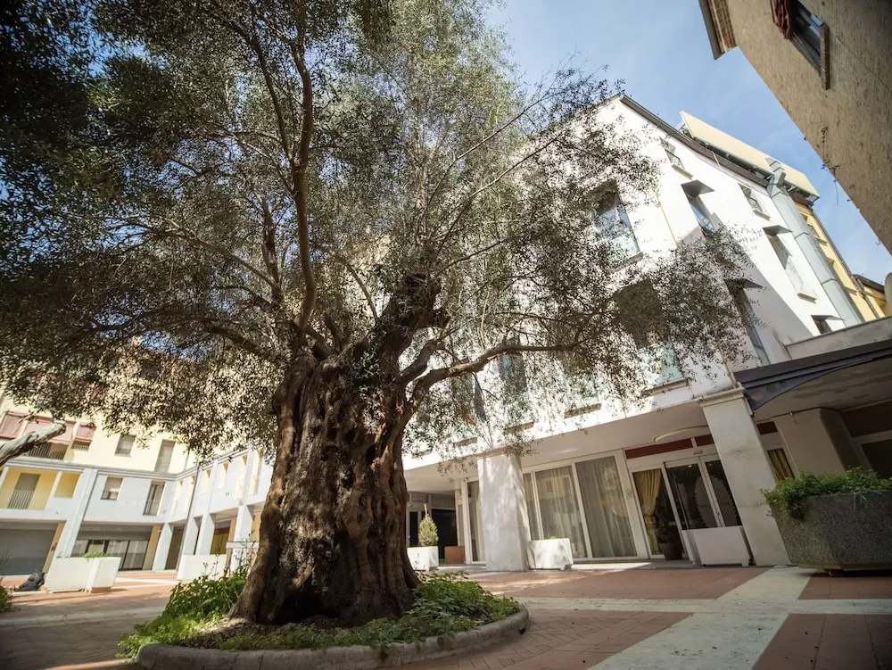EGO Residence Ferrara & City Center Apartment