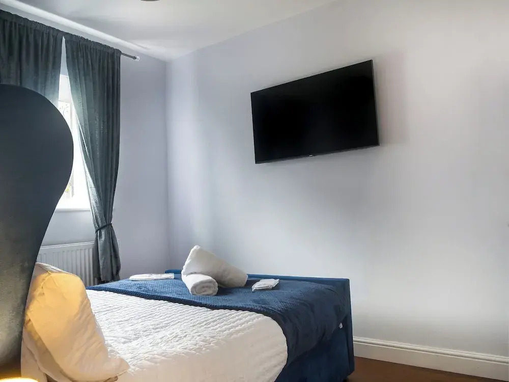 Spacious 6 Bedroom House in Bexleyheath