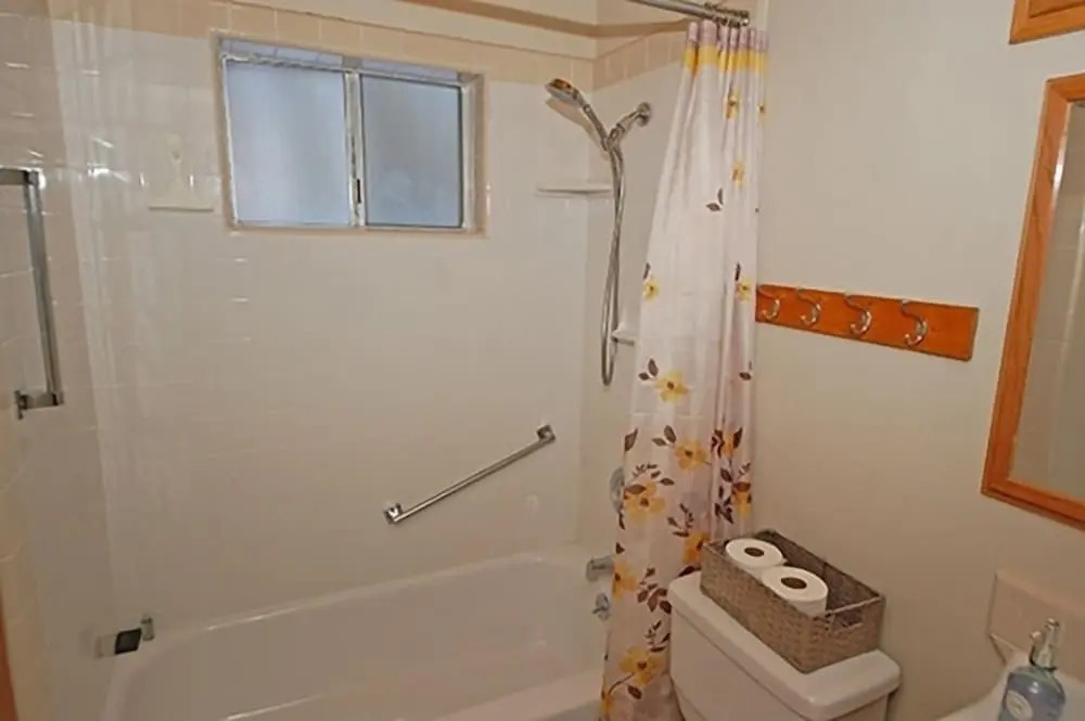 1116 Golden Bear 3 Bedroom Cabin by RedAwning