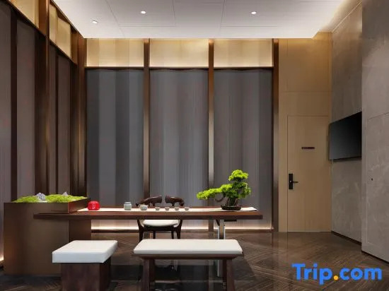 Tongxiang Jinyue Maison New Century Hotel