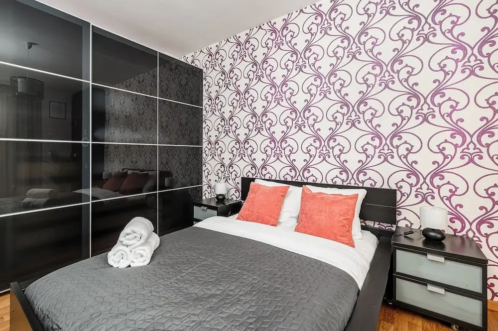 Lumina airy apartment with balcony