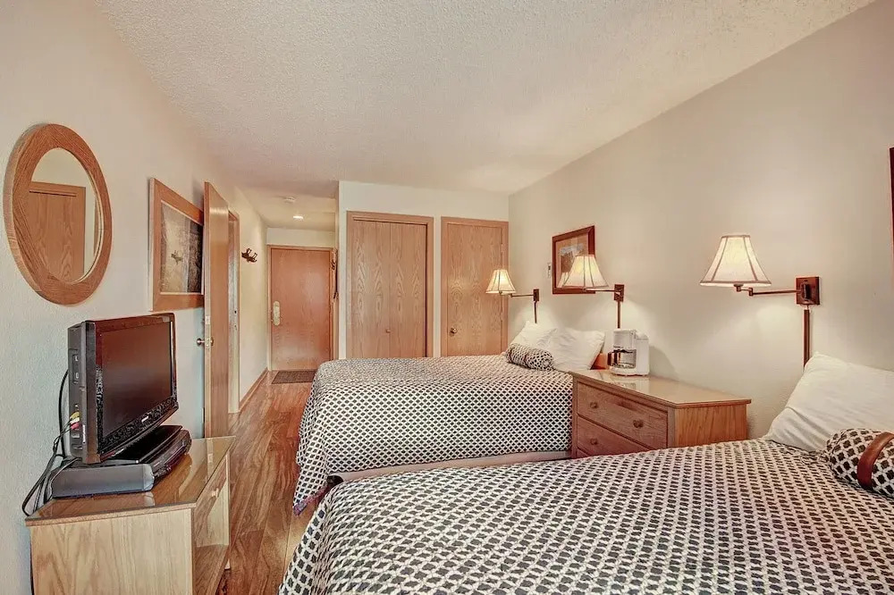 Fp200 Foxpine Inn Studio Bedroom 1 Bathroom Hotel Room
