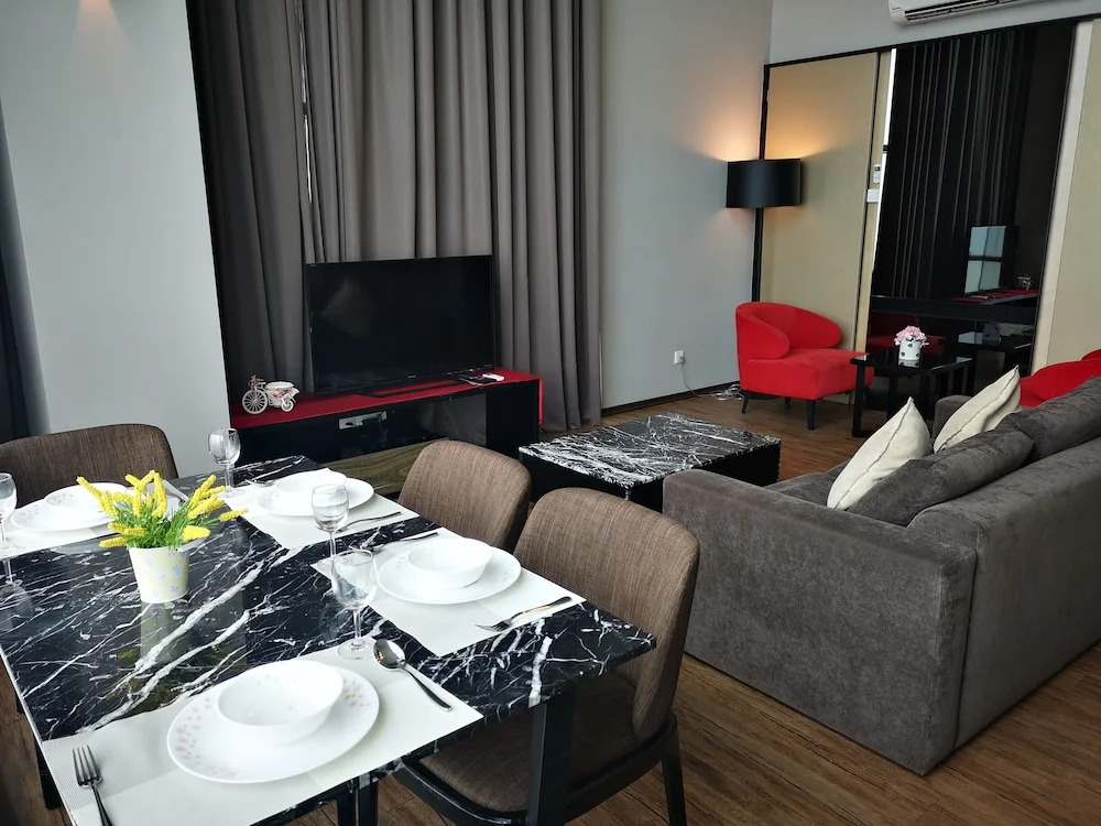 Summertime Maritime Suites