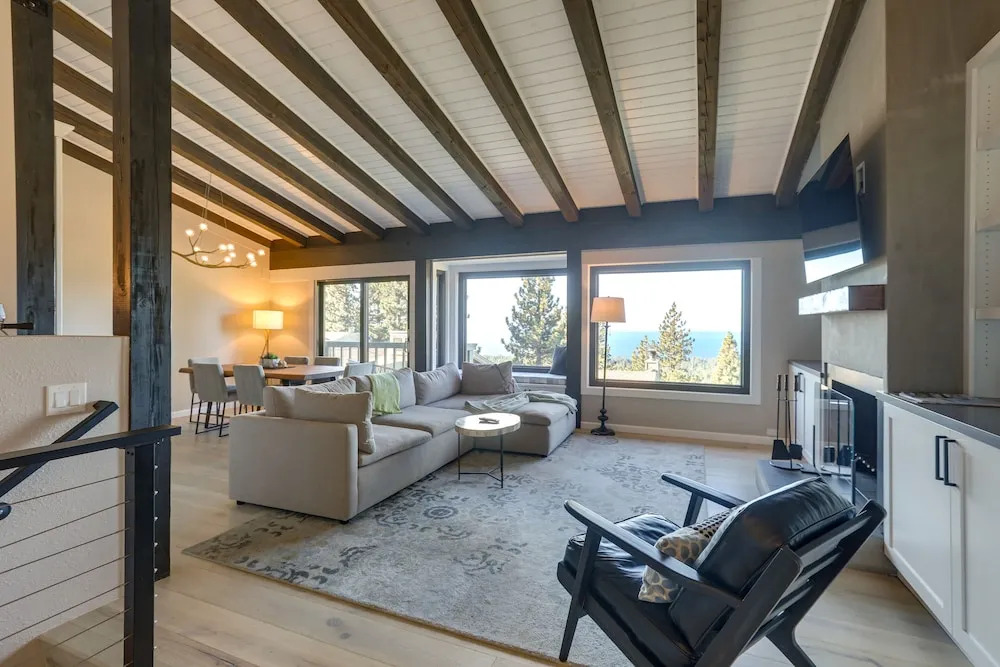 Condo w/ Lake Views - 1 Mi to Diamond Peak Ski!