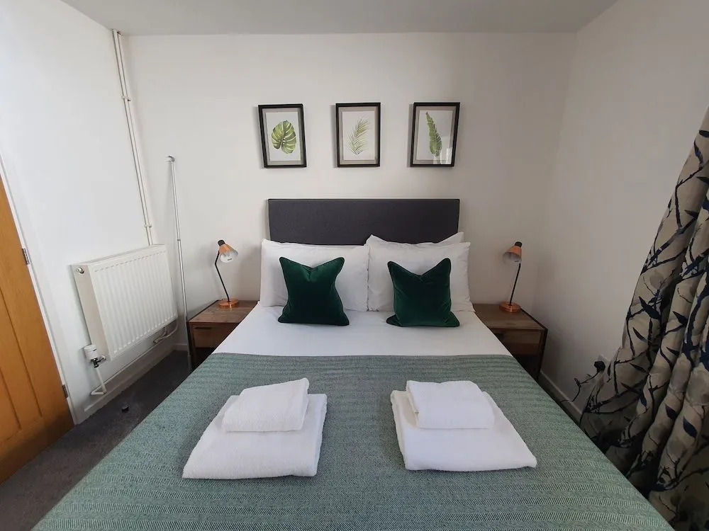 North Cambridge Guesthouse- Paymn Club