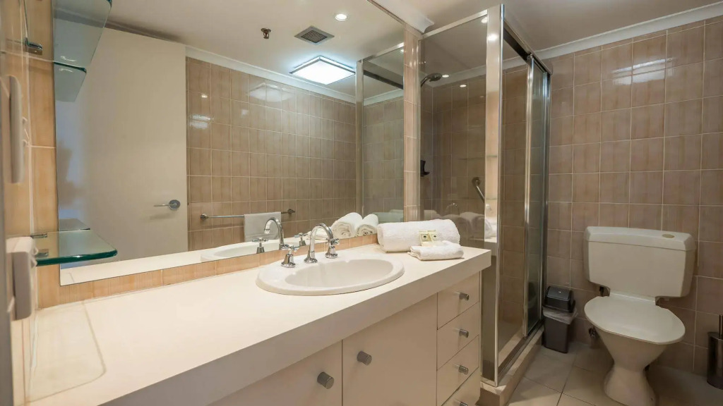 Aegean Apartments Surfers Paradise