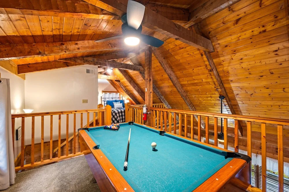 Hot Tub Pool Table Fireplace Views Relax