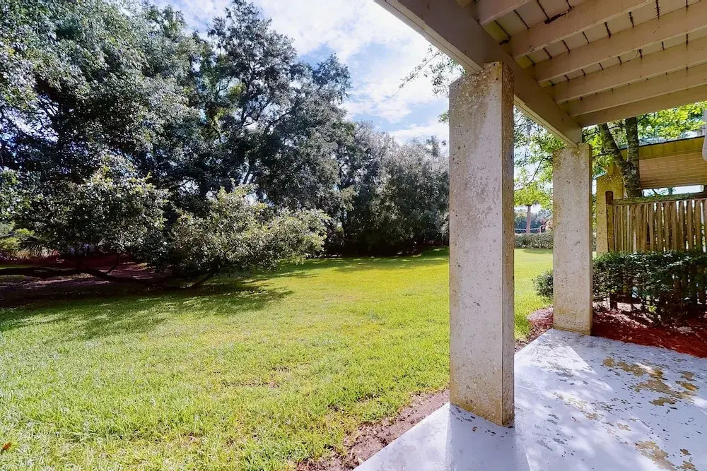 Condo With Central AC, Washer/dryer, Shared Outdoor Pool, & On-site Golf