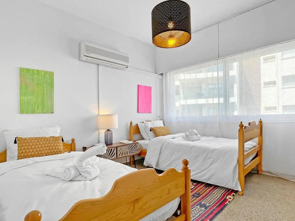 2BR SEAFRONT Apt in city center close to the beach