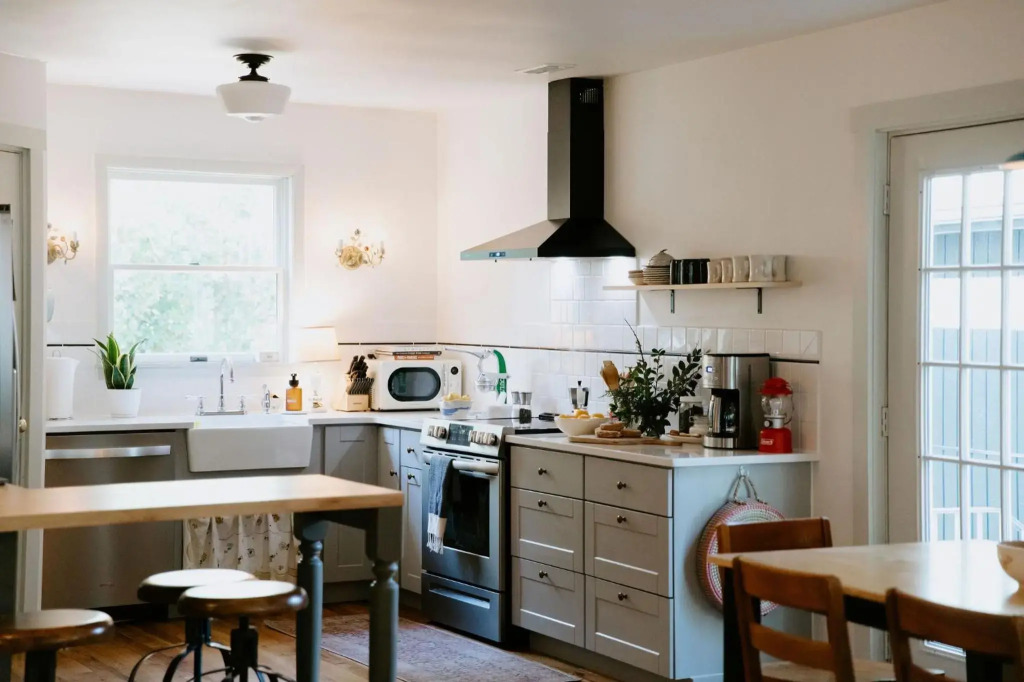 Cottage by the Sea: Pagnotto Shellback House