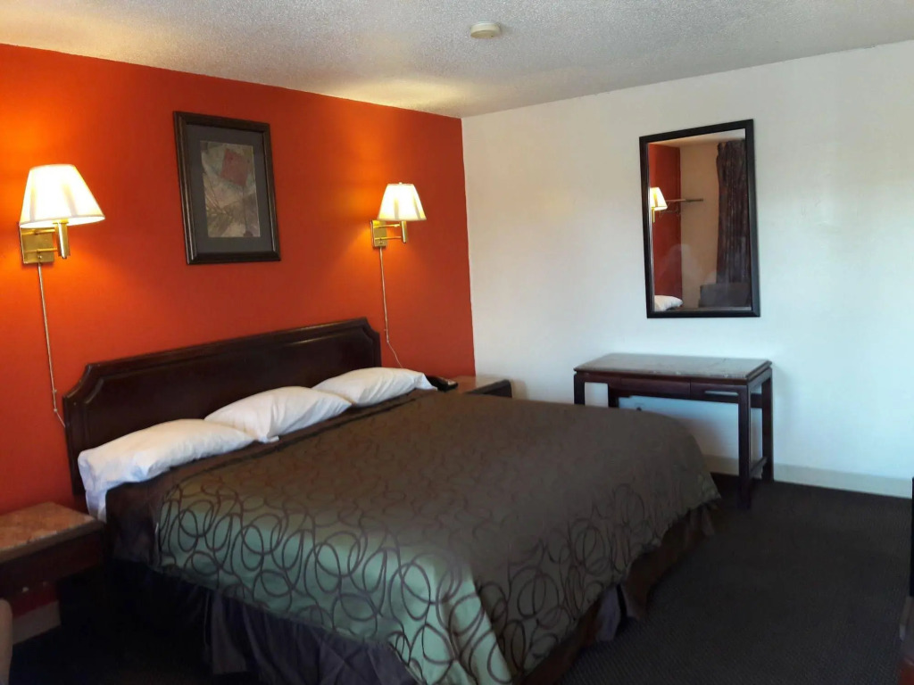 OYO Palm Leaf Motel