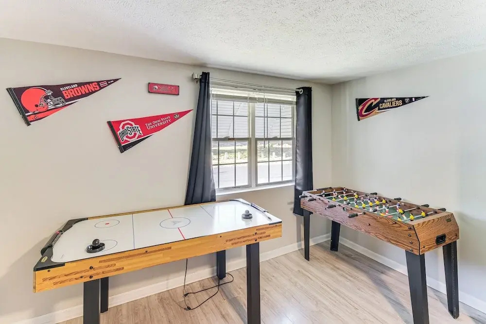8 Mi to Dtwn: Cleveland Family Home