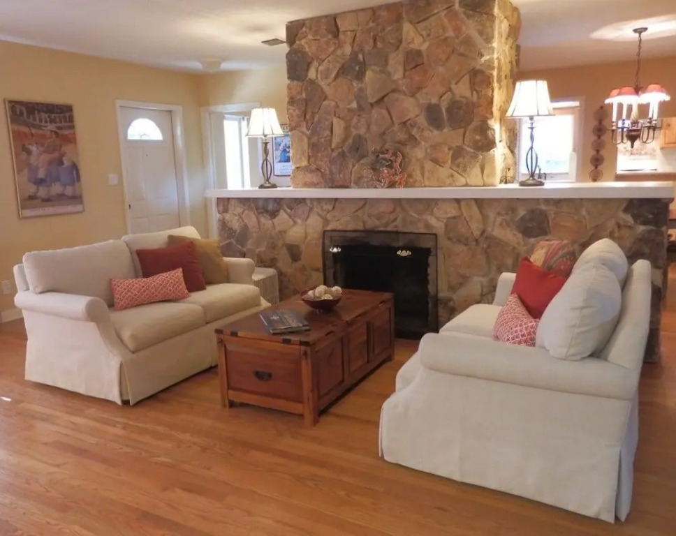 Lake Breeze 3/2.5 for 8 Large Pool Great Location