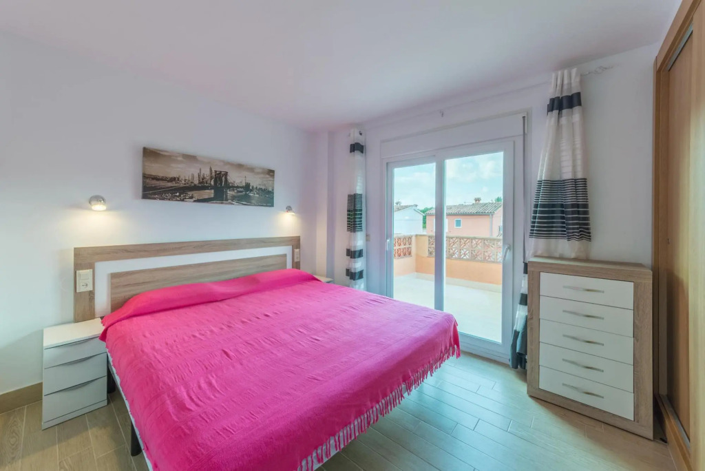 Gemma in L'Escala with 4 bedrooms and 3 bathrooms