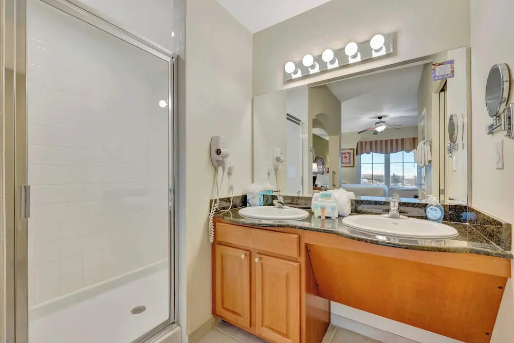 2BR Fireworks View With Pool Spa 5 Minutes to Disney