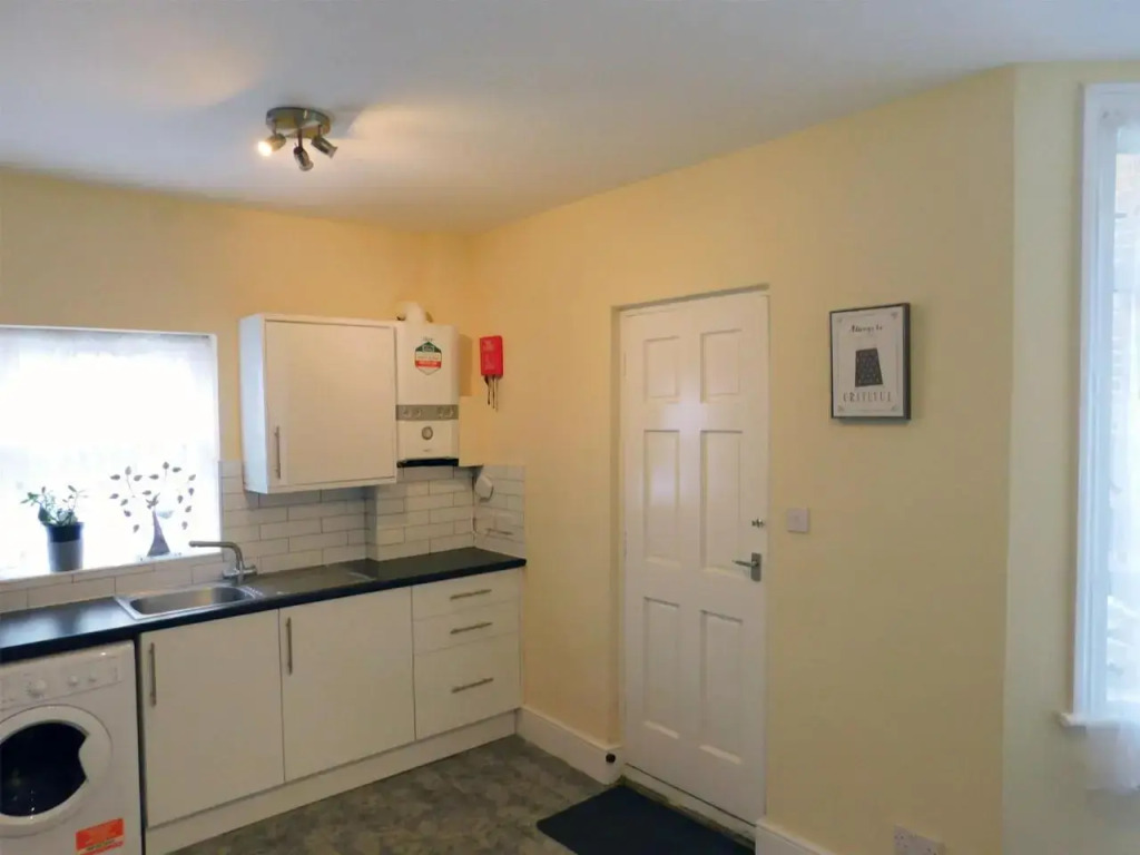 Entire 4 bedroom Terrace house in London