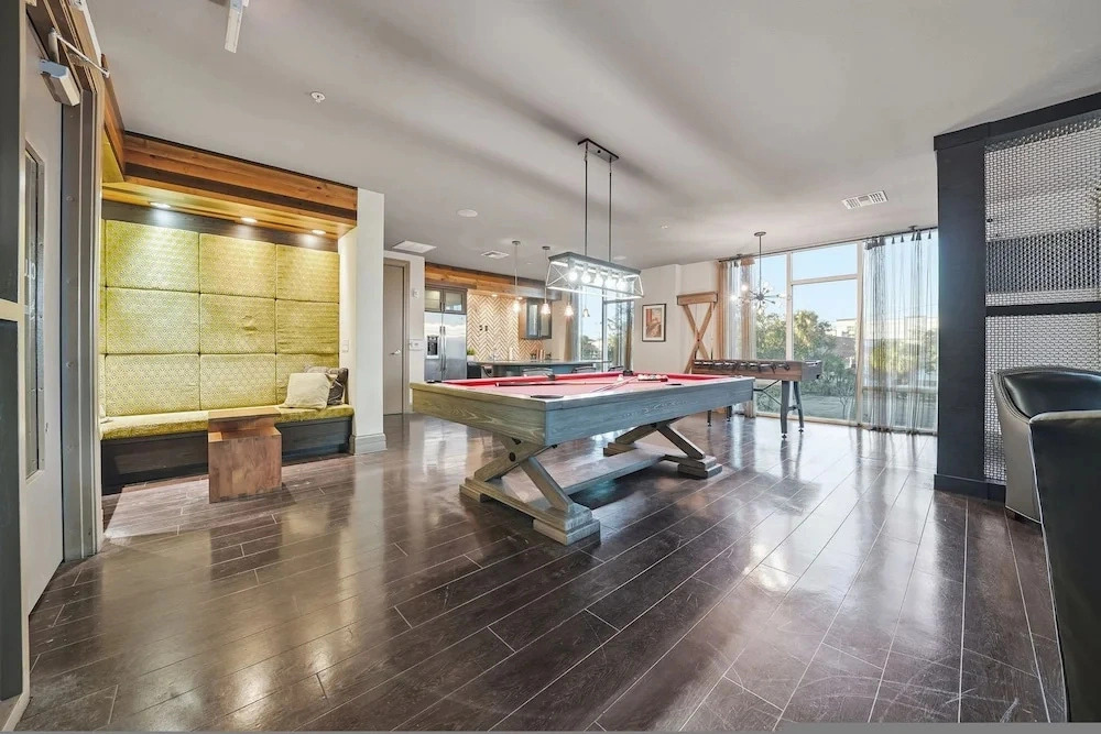 Modern 2BR w Pool Pet-friendly Unit 21