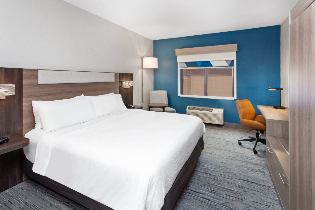 Holiday Inn Express Cleveland Airport - Brook Park by IHG