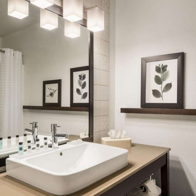 Country Inn & Suites by Radisson, Novi, MI
