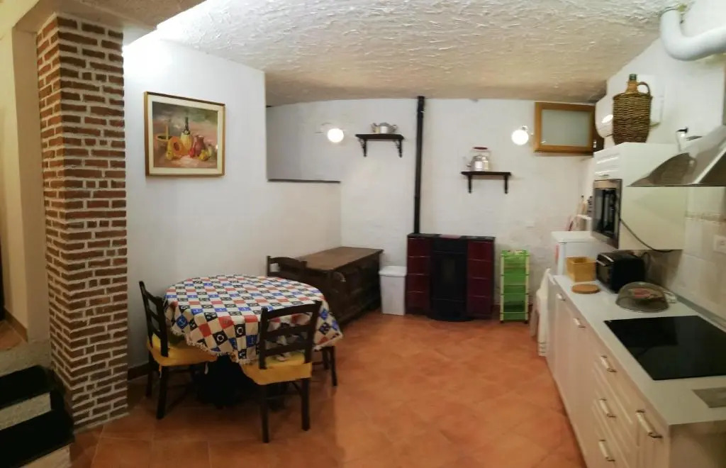 CASA LORENZO SULLE COLLINE DI LEVANTO e VICINO ALLE CINQUETERRE LT-0620