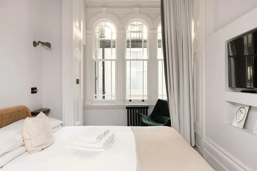 The Bengal Tiger 2 BR With Patio in Notting Hill