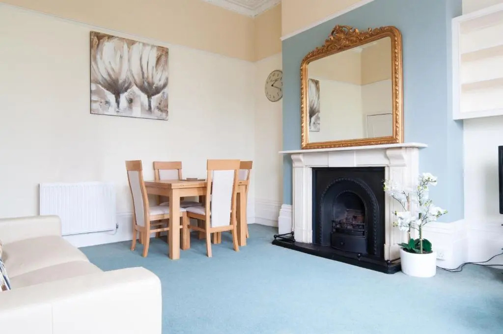 Central Cheltenham, Regency Apartment with PARKING, Cavalier Suite - Sleeps 6