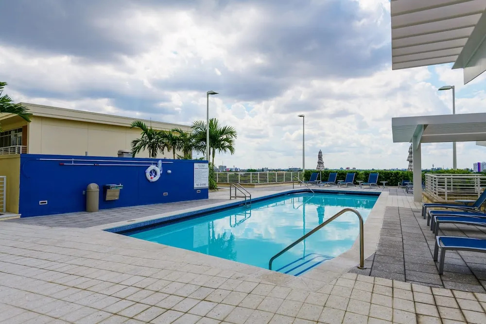 Miami World Rental - Midtown 820