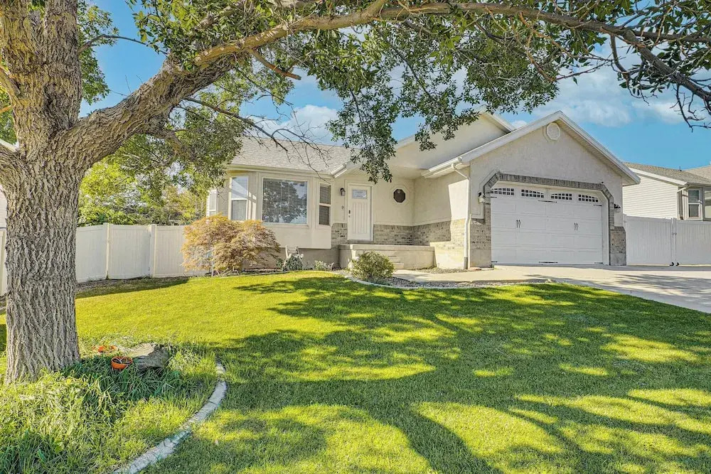 Family Home w/ Fenced Yard Between Provo & Slc!
