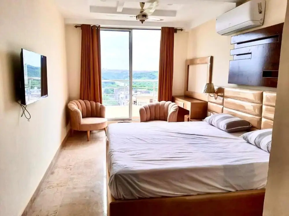 Hotel H6