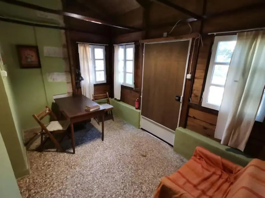 Korakies private traditional house ,2000sqm yard
