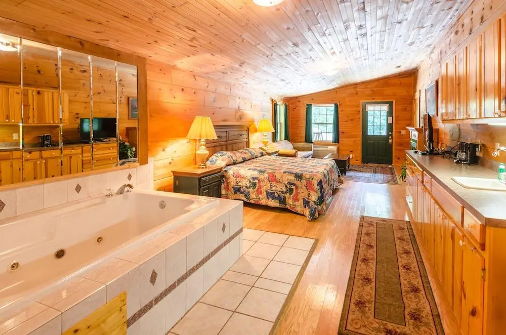 Highland Hills Motel & Cabins