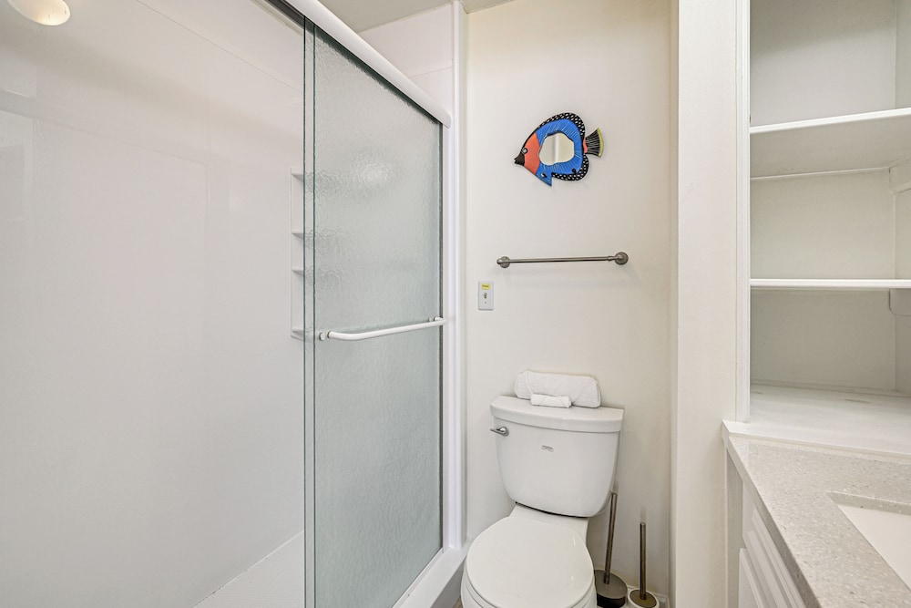 Myrtle Beach Condo: Balconies, Walk to Beach!