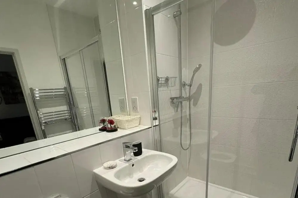 1 Bed-sleeps 4-town Centre-10 min to Ascot- Pets