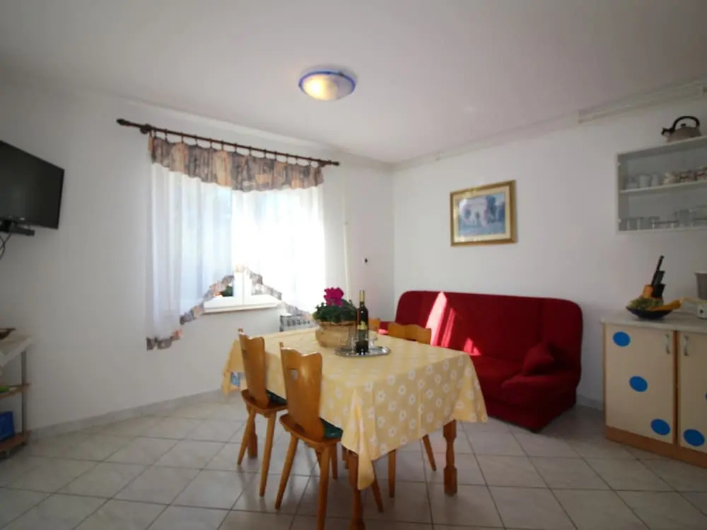 Nice Apartment in Ideal Location; Historic Porec 800 m and Beach 1 km Away
