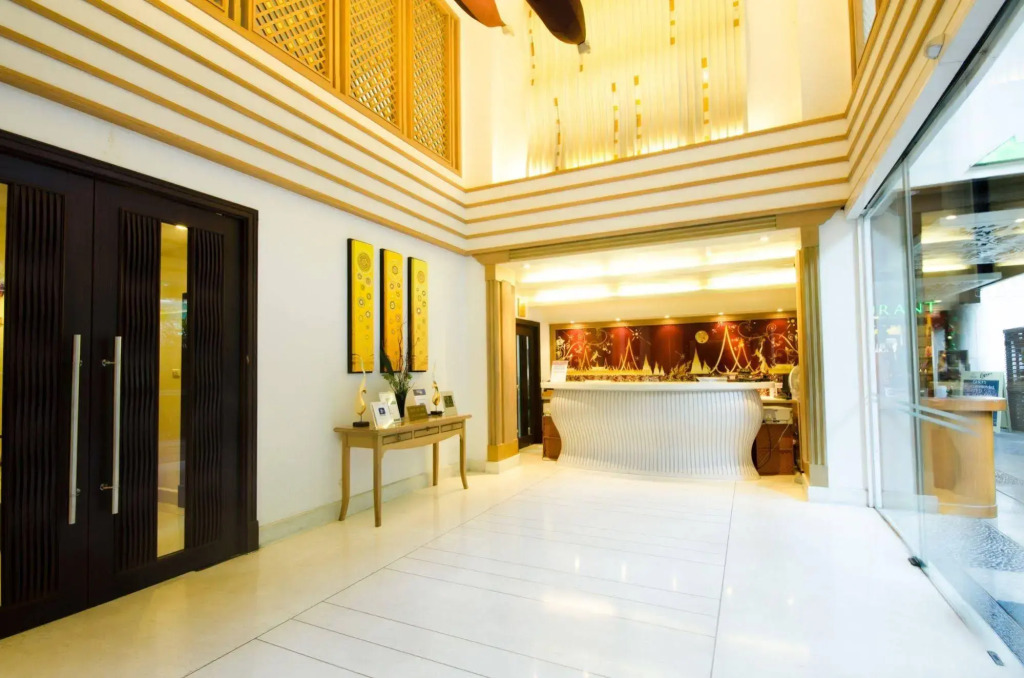 The StandardX, Bangkok Phra Arthit