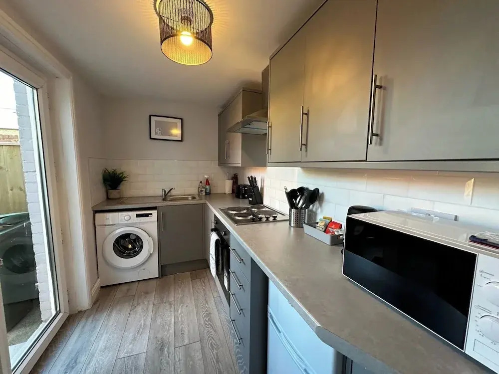 Storey Apartment - Downstairs 2bed Flat