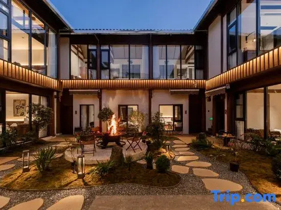 Yulong Qiyunli Designer Homestay