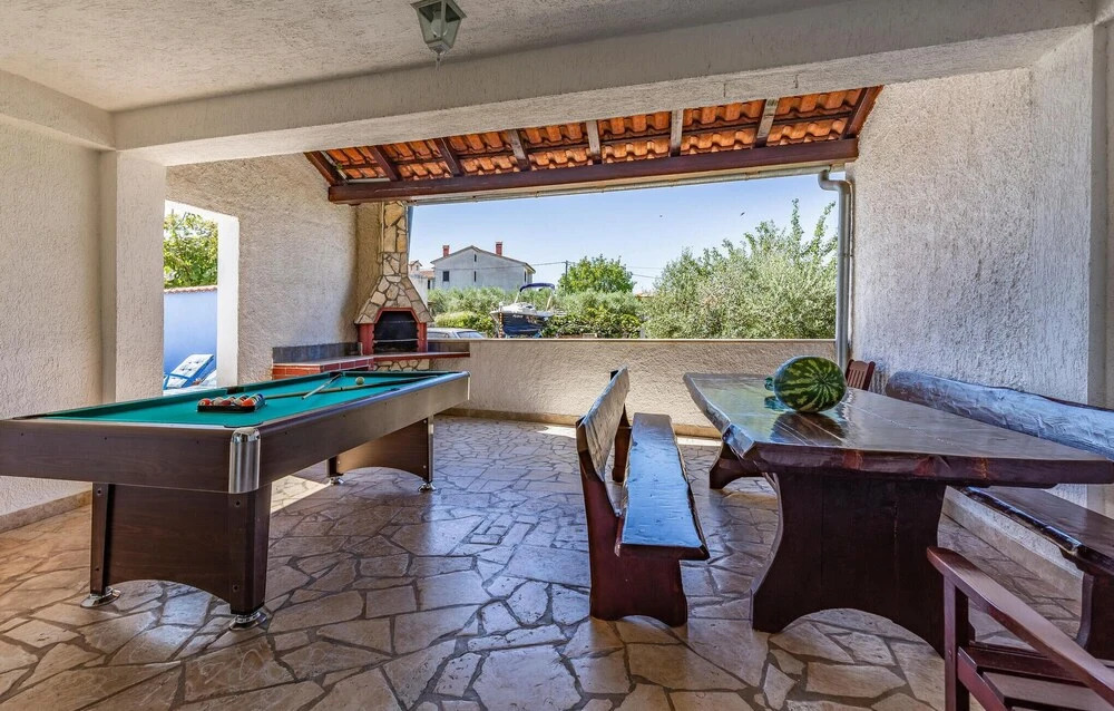 Amazing Home in Pomer With Wifi and 6 Bedrooms