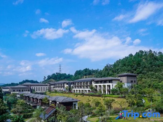 Nine Cloud Homestead Resort Hotel
