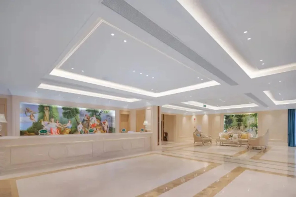 Vienna International Hotel (Causeway Bay Plaza Honggutan Center Nanchang)