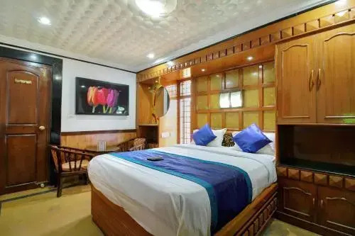 The Greenery - Holiday Inn by OYO Rooms