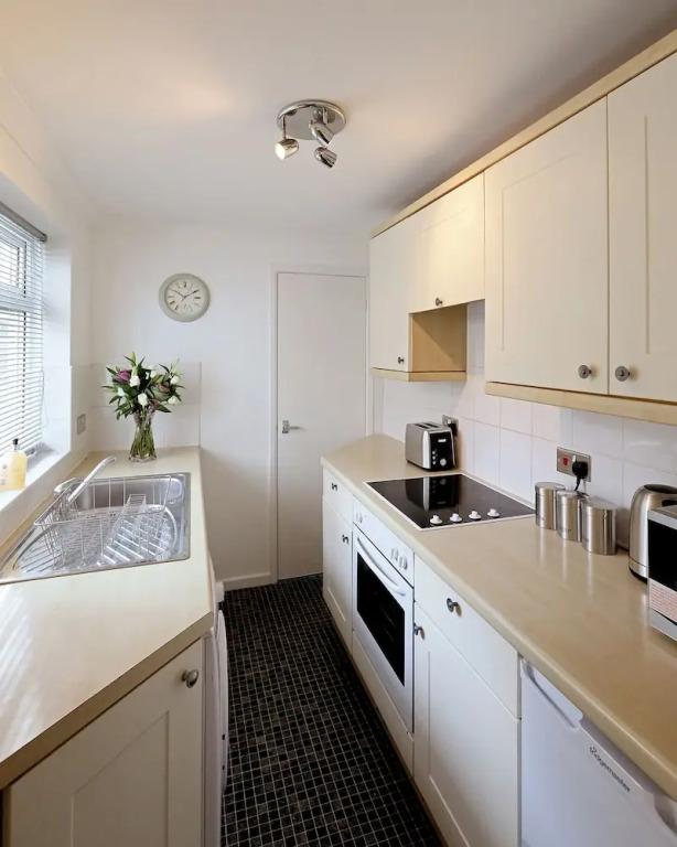 2 Bedroom City Centre House - Guest Homes!
