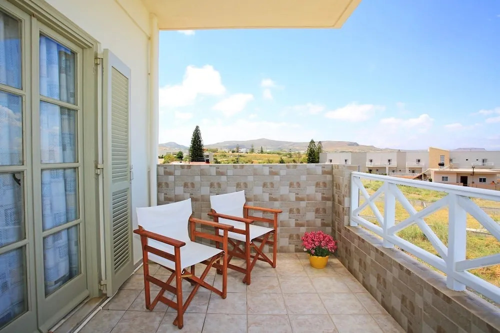 Theodosia apt Swim sunbathe beachfront